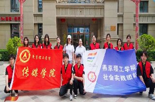 巧手绘漆扇，，，，，，温情伴斜阳——腾博汇官网养护中心携手燕京理工学院共谱代际温情乐章